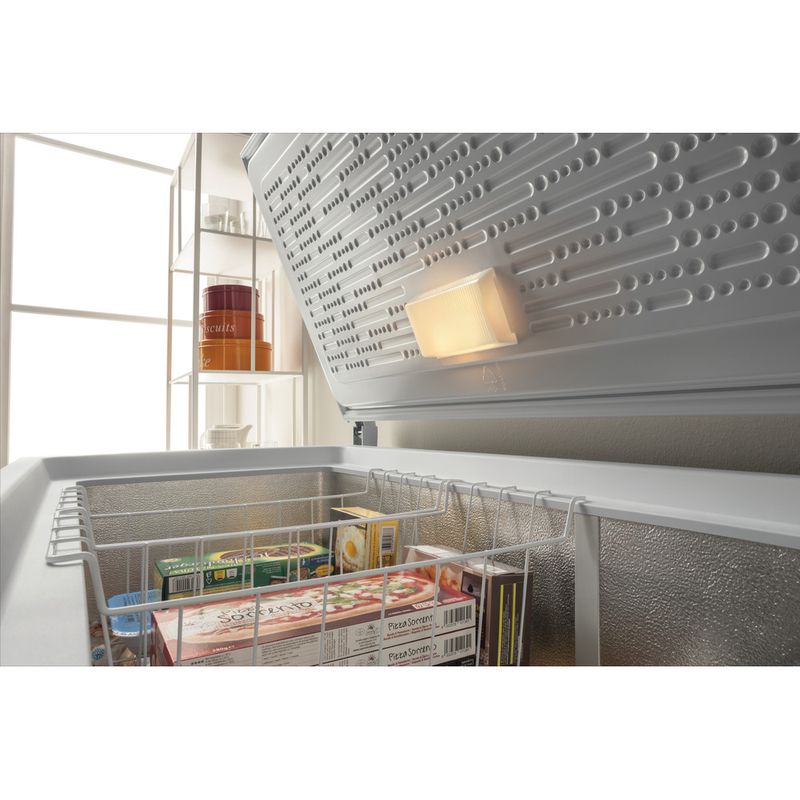 Indesit-Gefrierteil-Standgerat-OS-2A-300-H-Weiss-Lifestyle-perspective-open