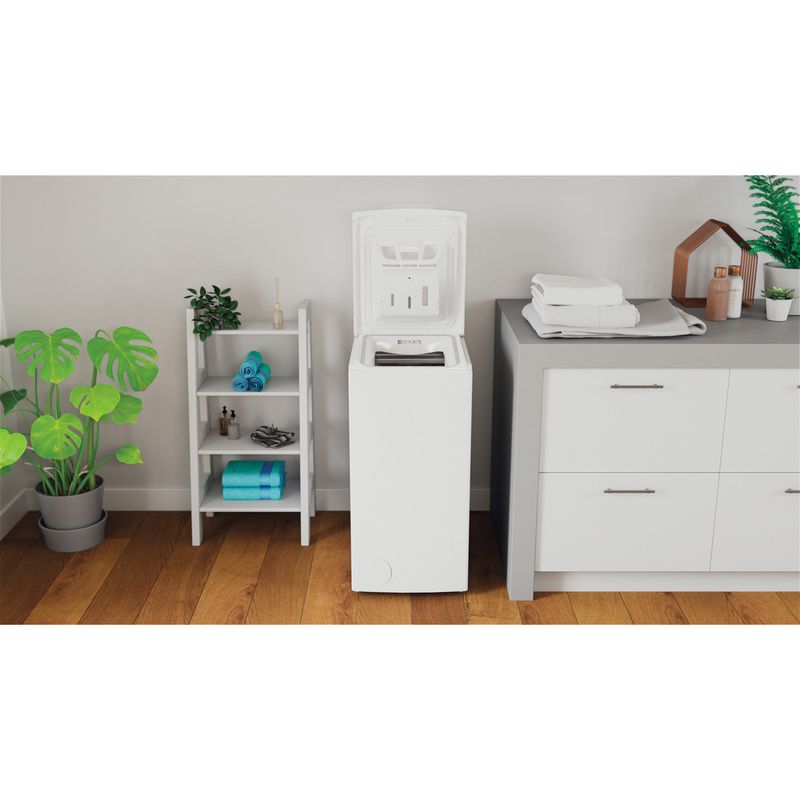 Indesit-Waschmaschine-Standgerat-BTW-D61253-N--EU--Weiss-Toplader-D-Lifestyle-frontal-open