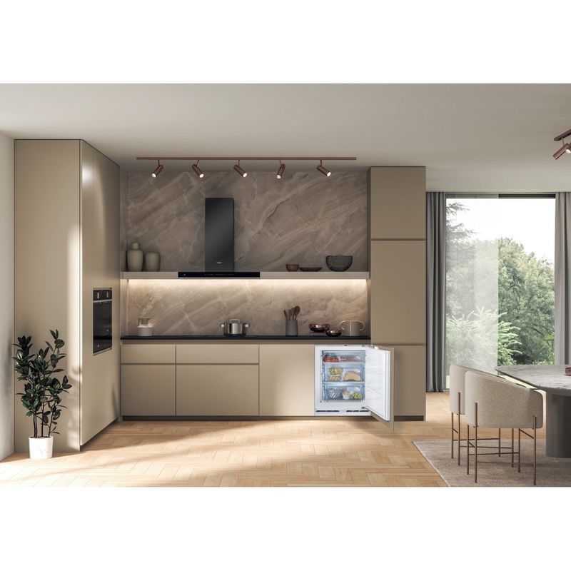 Bauknecht-Gefrierteil-Einbaugerat-GSU-8F2-Weiss-Lifestyle-frontal-open
