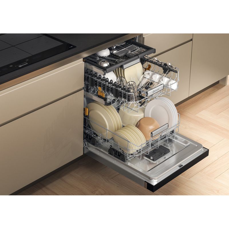 Bauknecht-Dishwasher-Standgerat-B7U-HS41-X-Unterbau-C-Lifestyle-perspective-open