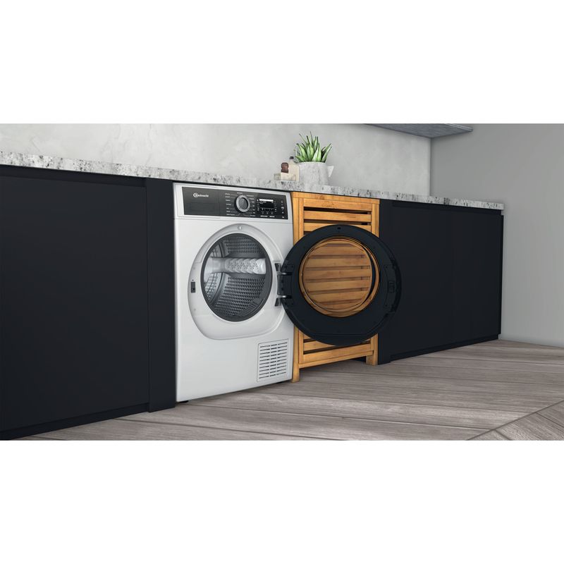 Bauknecht Trockner B8 D84WB DE Weiss Lifestyle perspective open