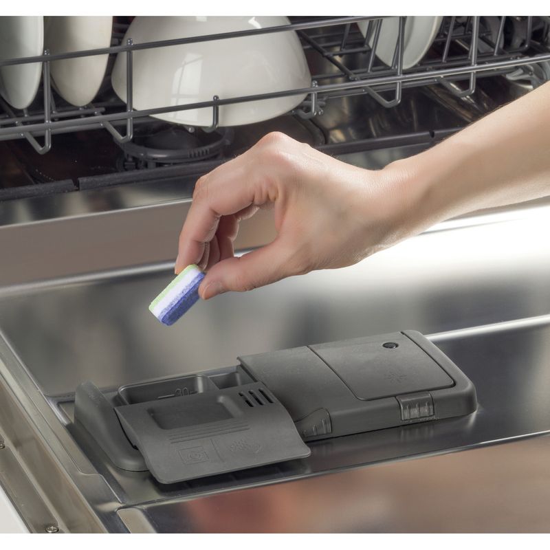 Bauknecht-DISHWASHING-TAB100-Lifestyle-people