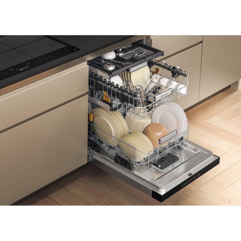Bauknecht-Dishwasher-Standgerat-B7U-HP43-XA-Unterbau-C-Lifestyle-perspective-open